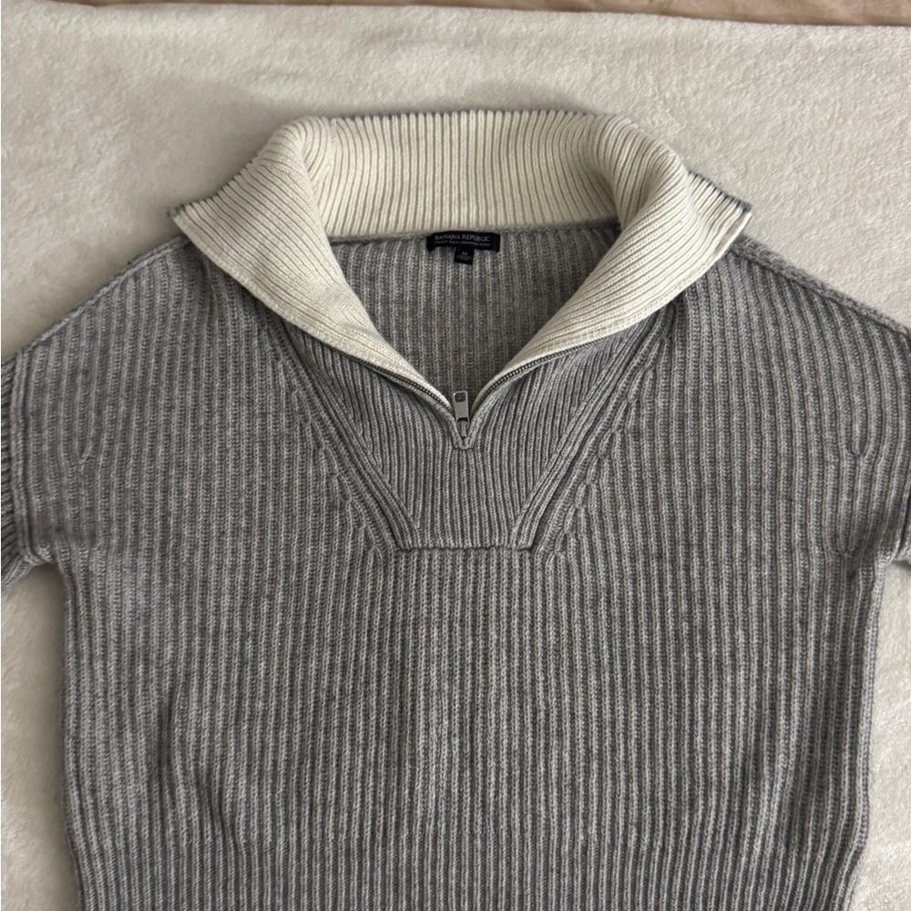 Banana Republic Gray and Cream Zip-Up Sweater